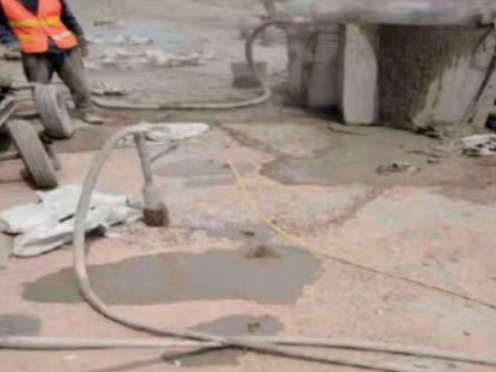 日土水泥混凝土路面板底注浆技术 路面脱空注浆整治方案